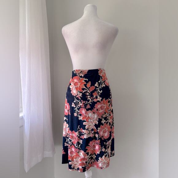 Jaclyn Smith Navy Blue & Pink Floral Print Lightweight Stretch Knee Length Skirt - Picture 7 of 9
